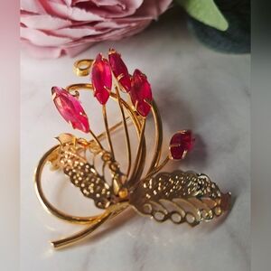 Vintage 80s Beautiful Gold Tone Floral Brooch